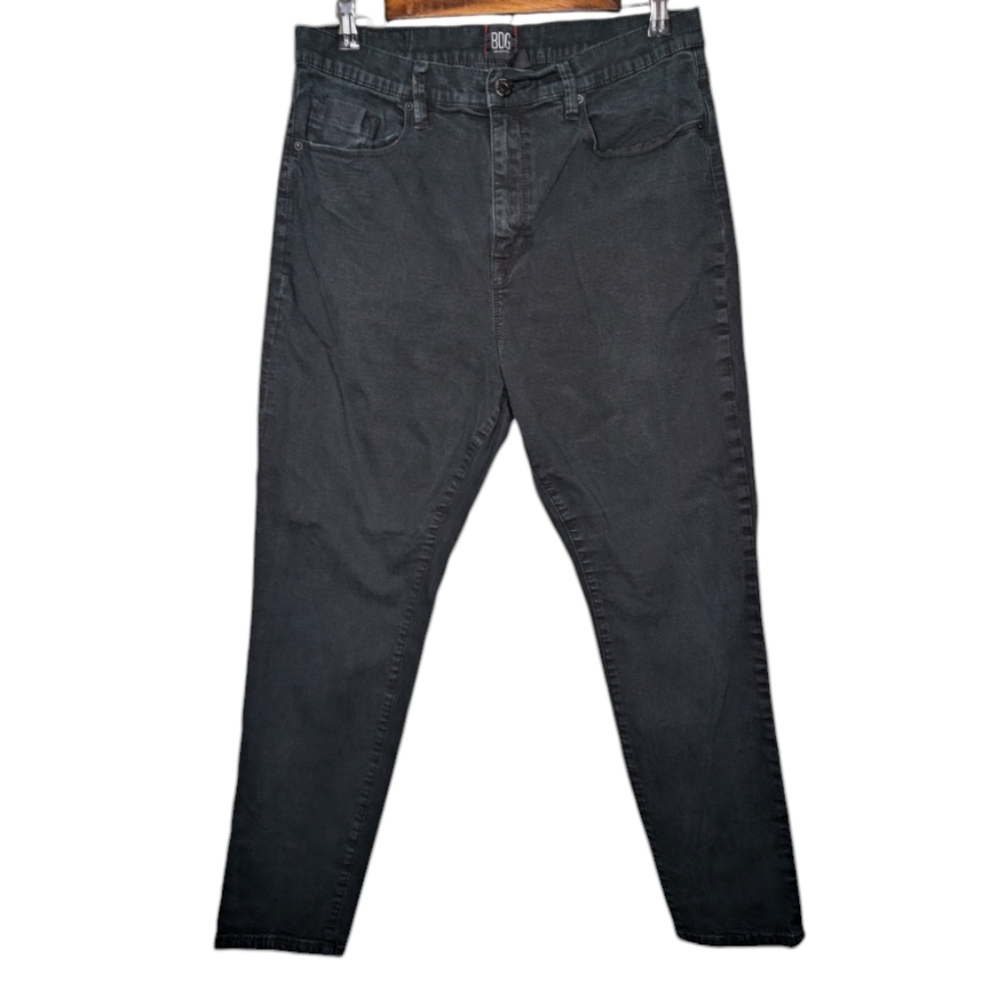 BDG by Urban Outfitters Women's Twig High-Rise Medium Wash Black Jeans Size 34